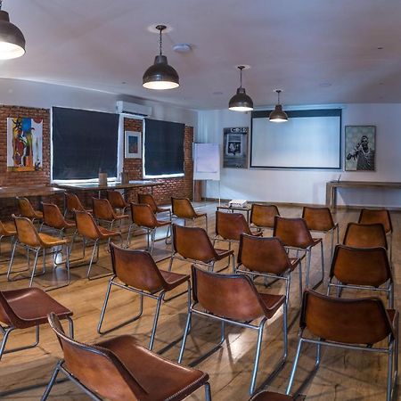 Latitude 13 Degrees Hotel Лилонгве Екстериор снимка