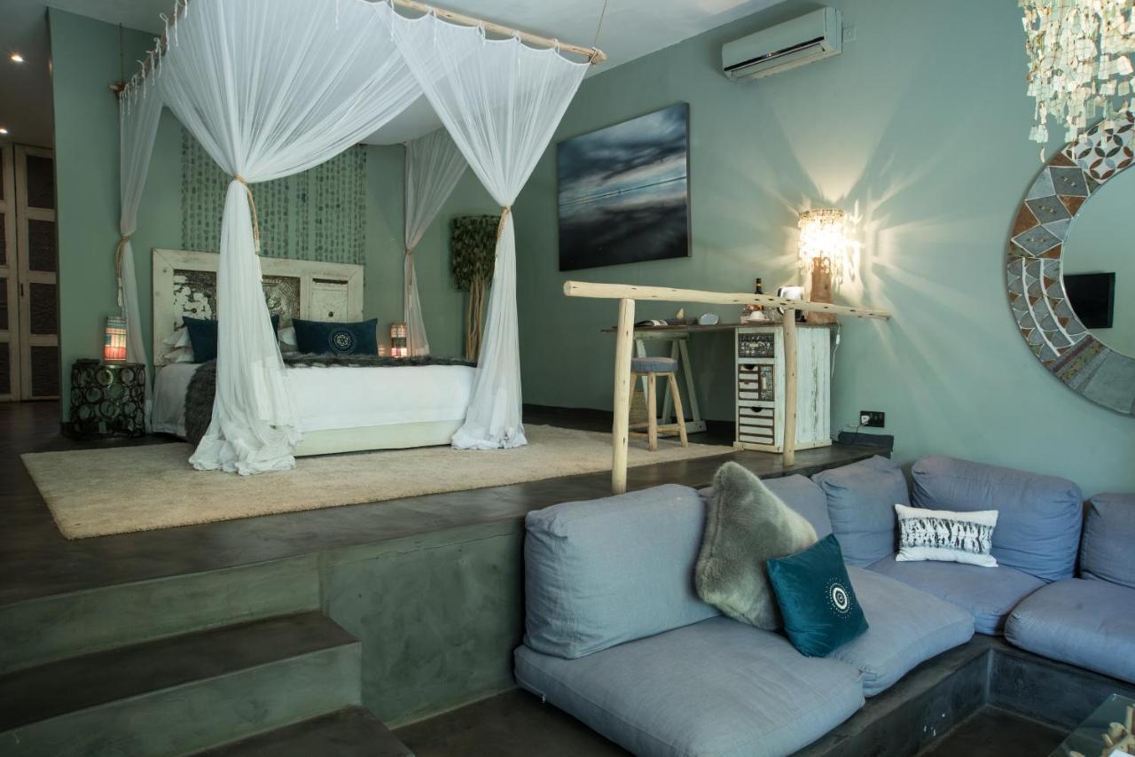 Latitude 13 Degrees Hotel Лилонгве Екстериор снимка