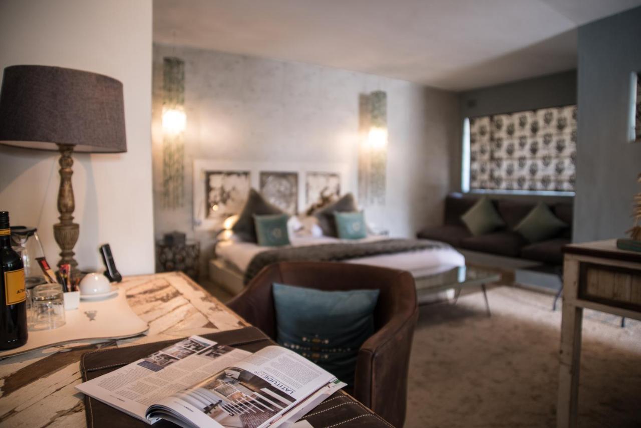 Latitude 13 Degrees Hotel Лилонгве Екстериор снимка
